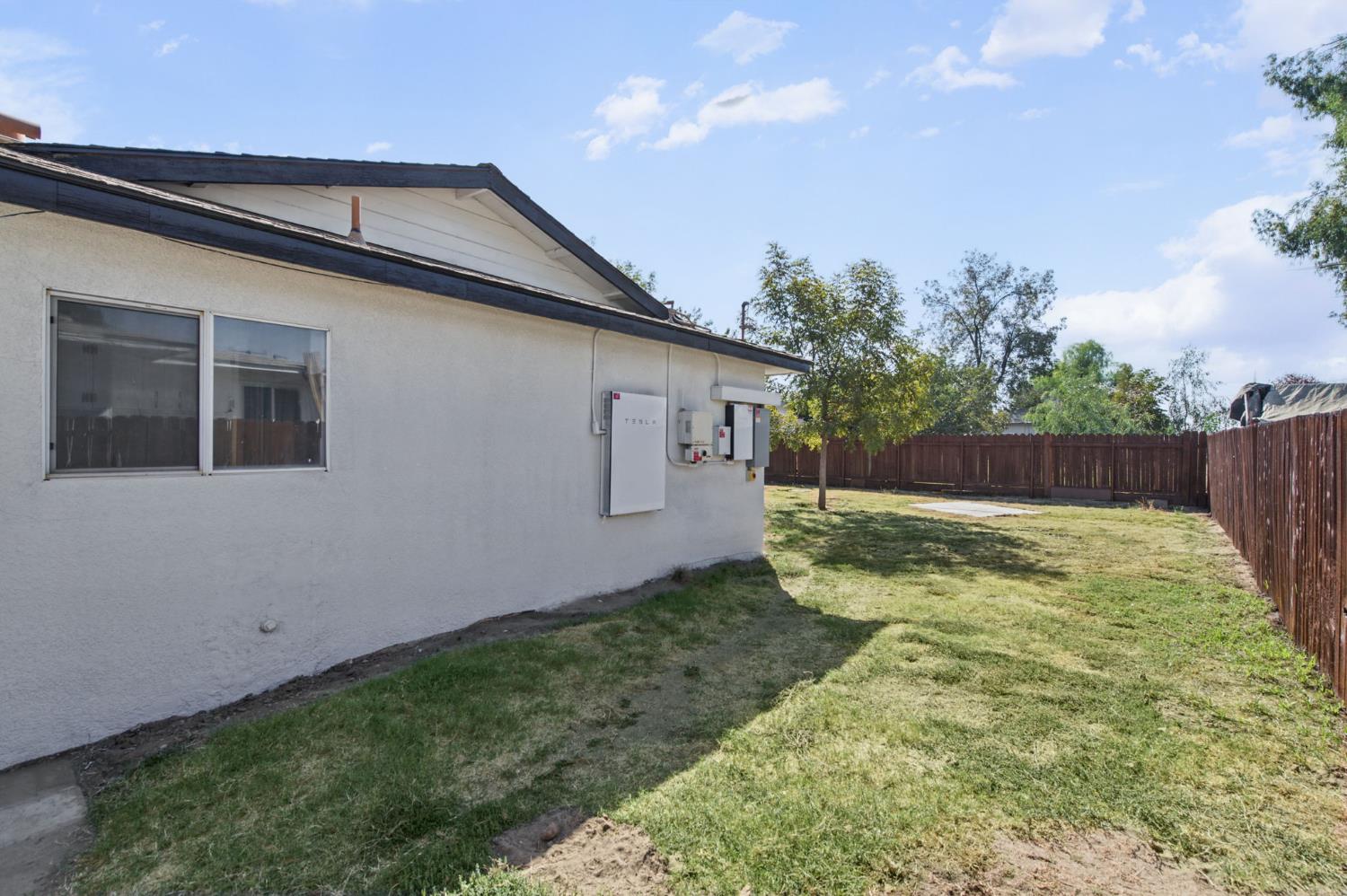 10129 Heath St, Hanford, CA 93230