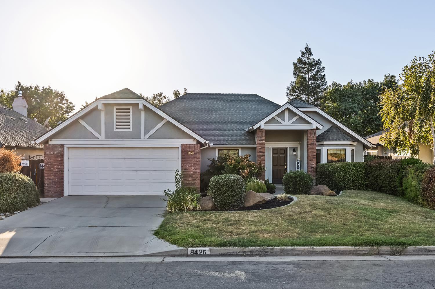 8425 N 8Th St, Fresno, CA 93720