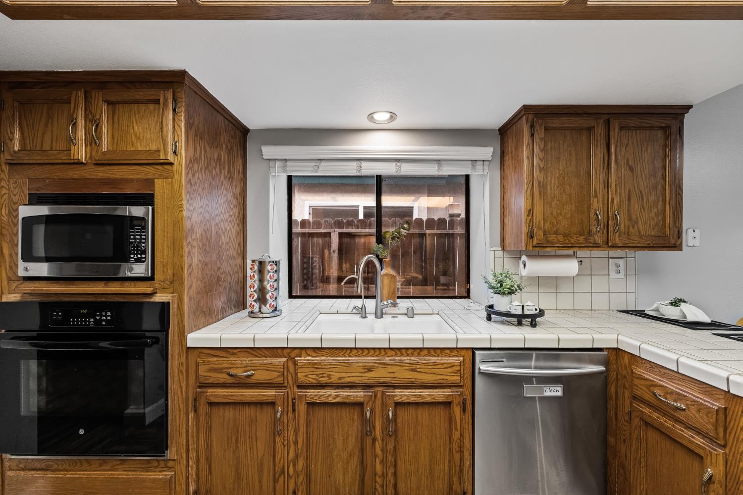 8425 N 8Th St, Fresno, CA 93720