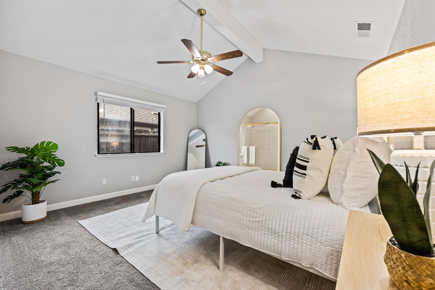 8425 N 8Th St, Fresno, CA 93720