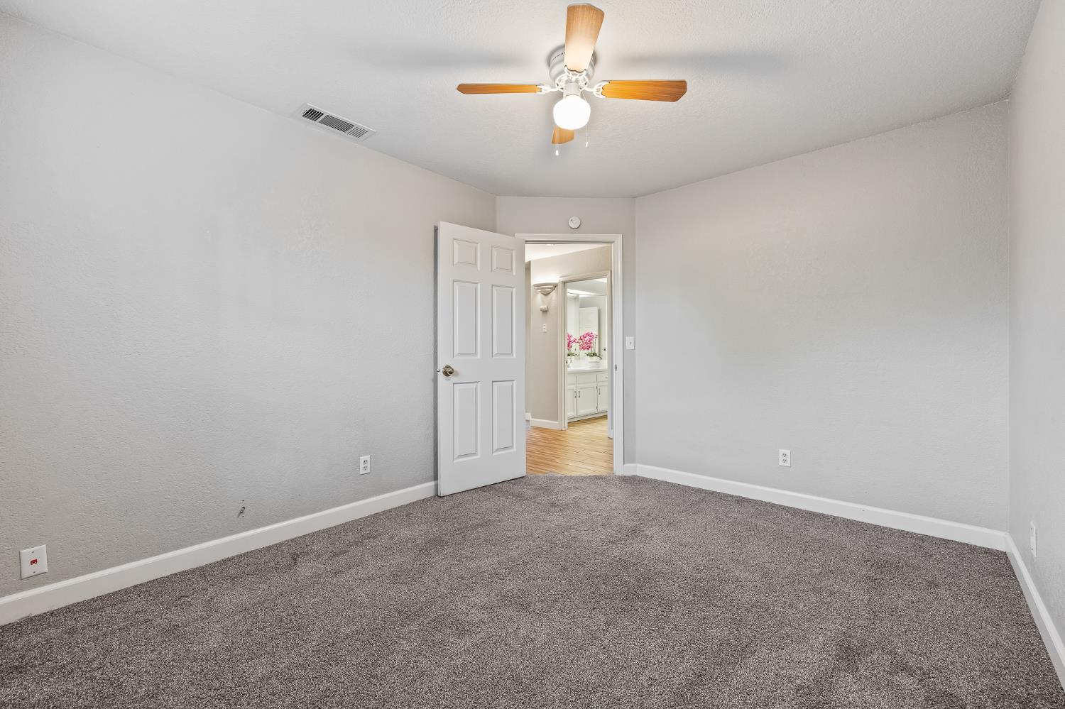8425 N 8Th St, Fresno, CA 93720