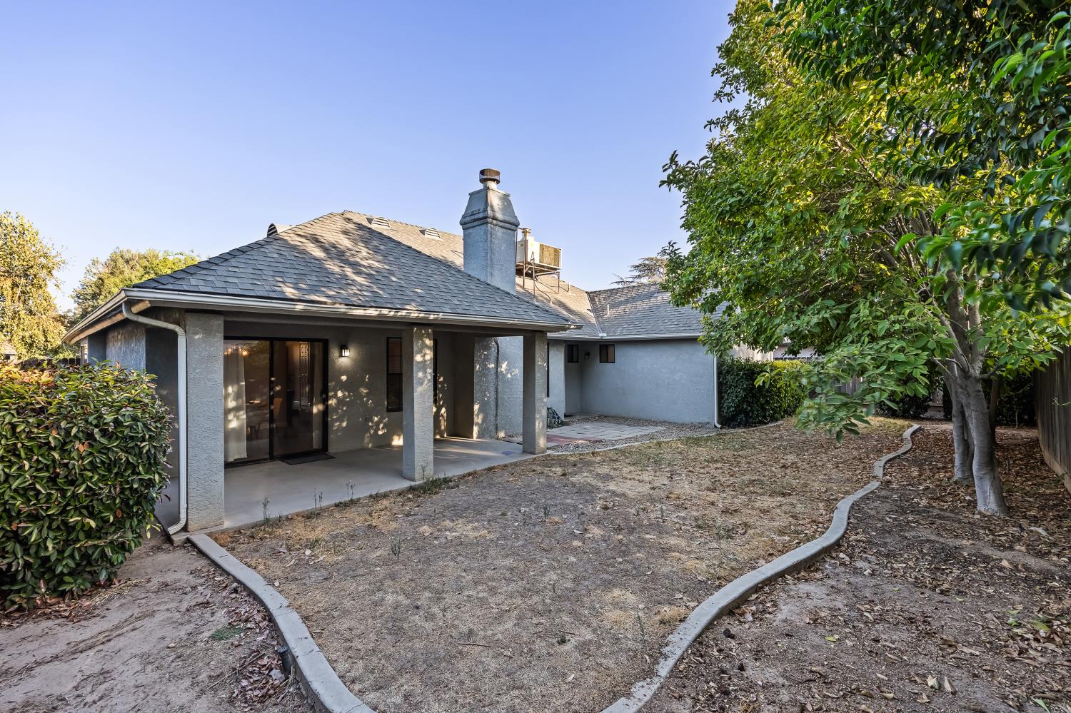 8425 N 8Th St, Fresno, CA 93720