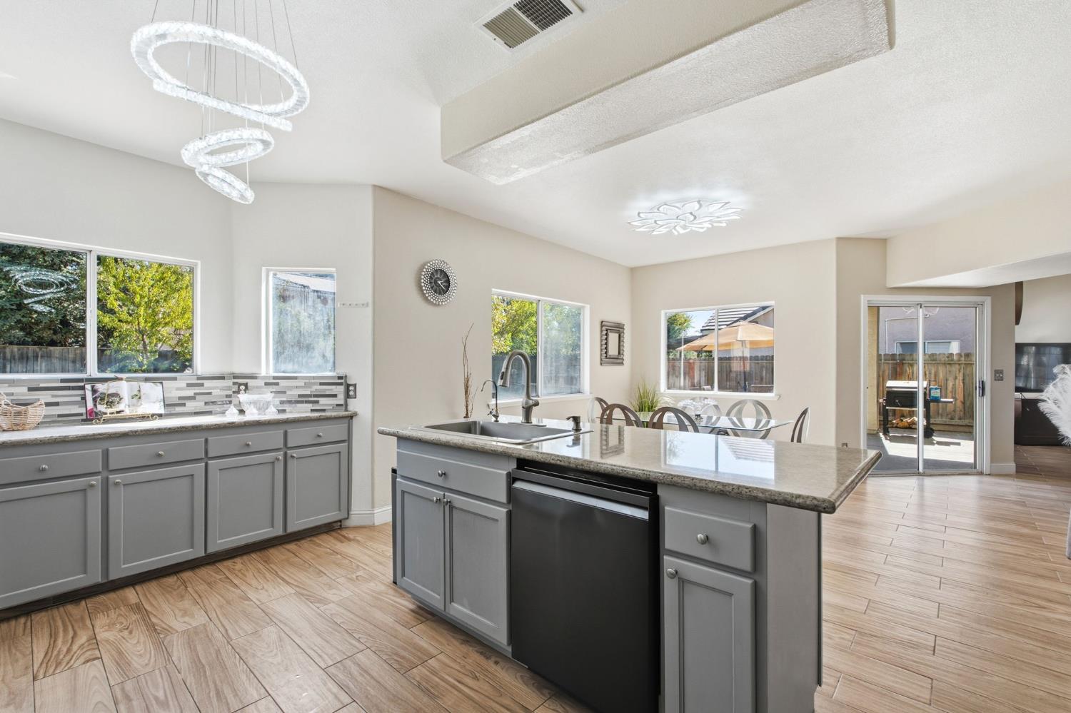 9740 N Whitney Ave, Fresno, CA 93720