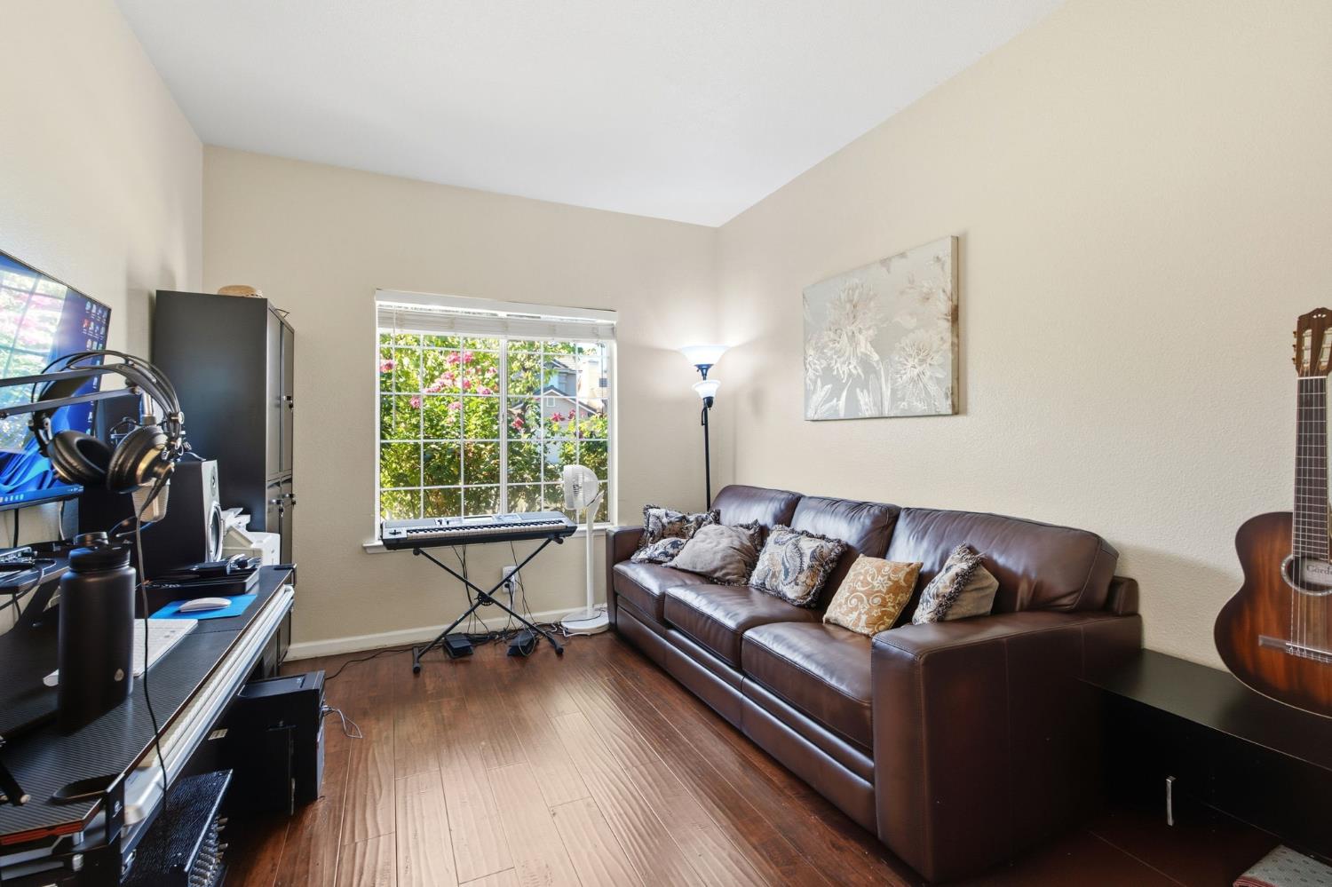 9740 N Whitney Ave, Fresno, CA 93720