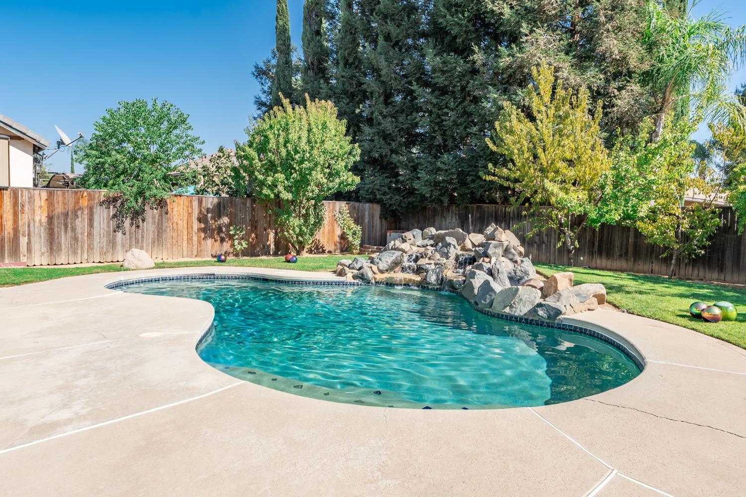 9740 N Whitney Ave, Fresno, CA 93720