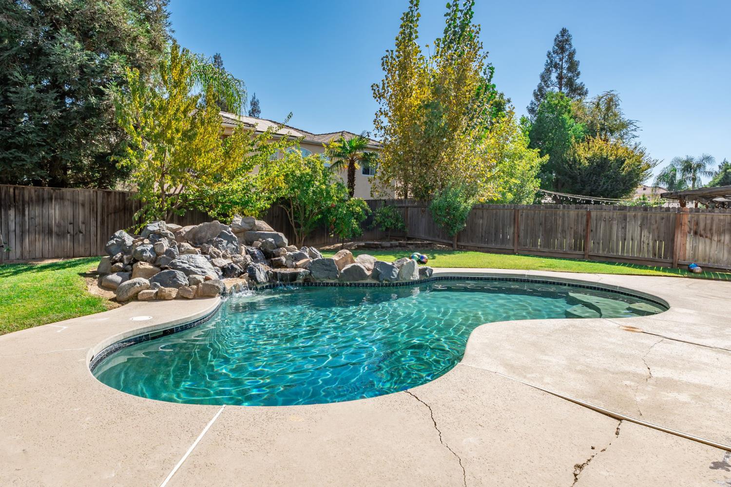 9740 N Whitney Ave, Fresno, CA 93720