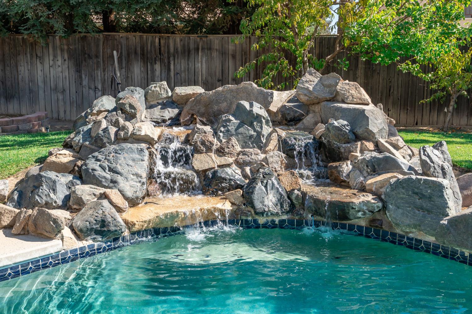 9740 N Whitney Ave, Fresno, CA 93720