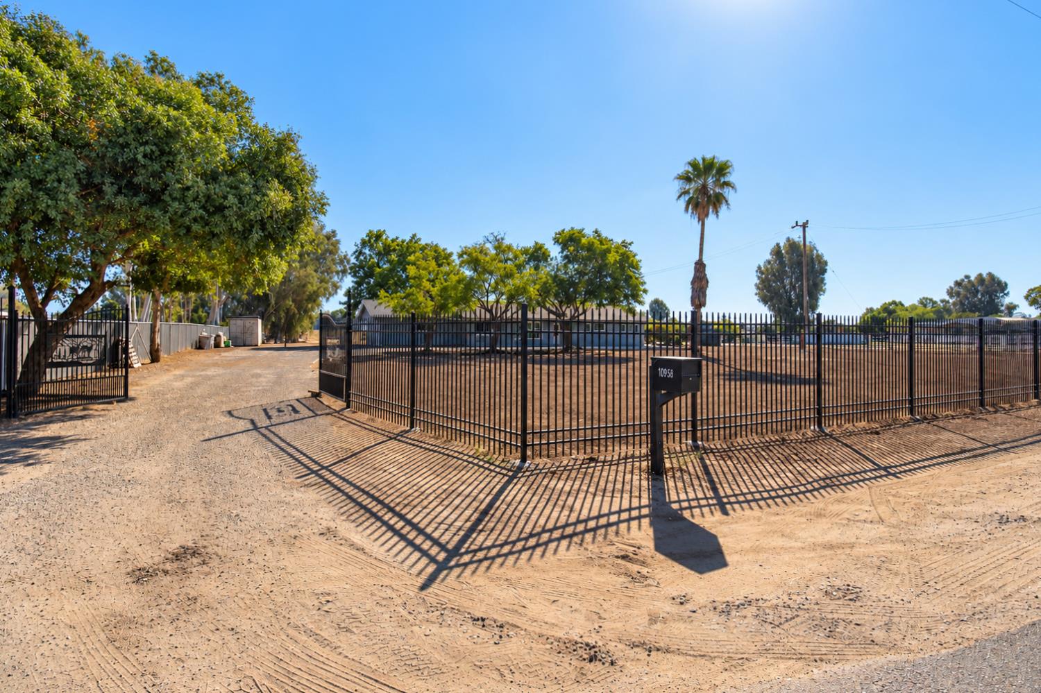10858 N Armstrong Ave, Clovis, CA 93619
