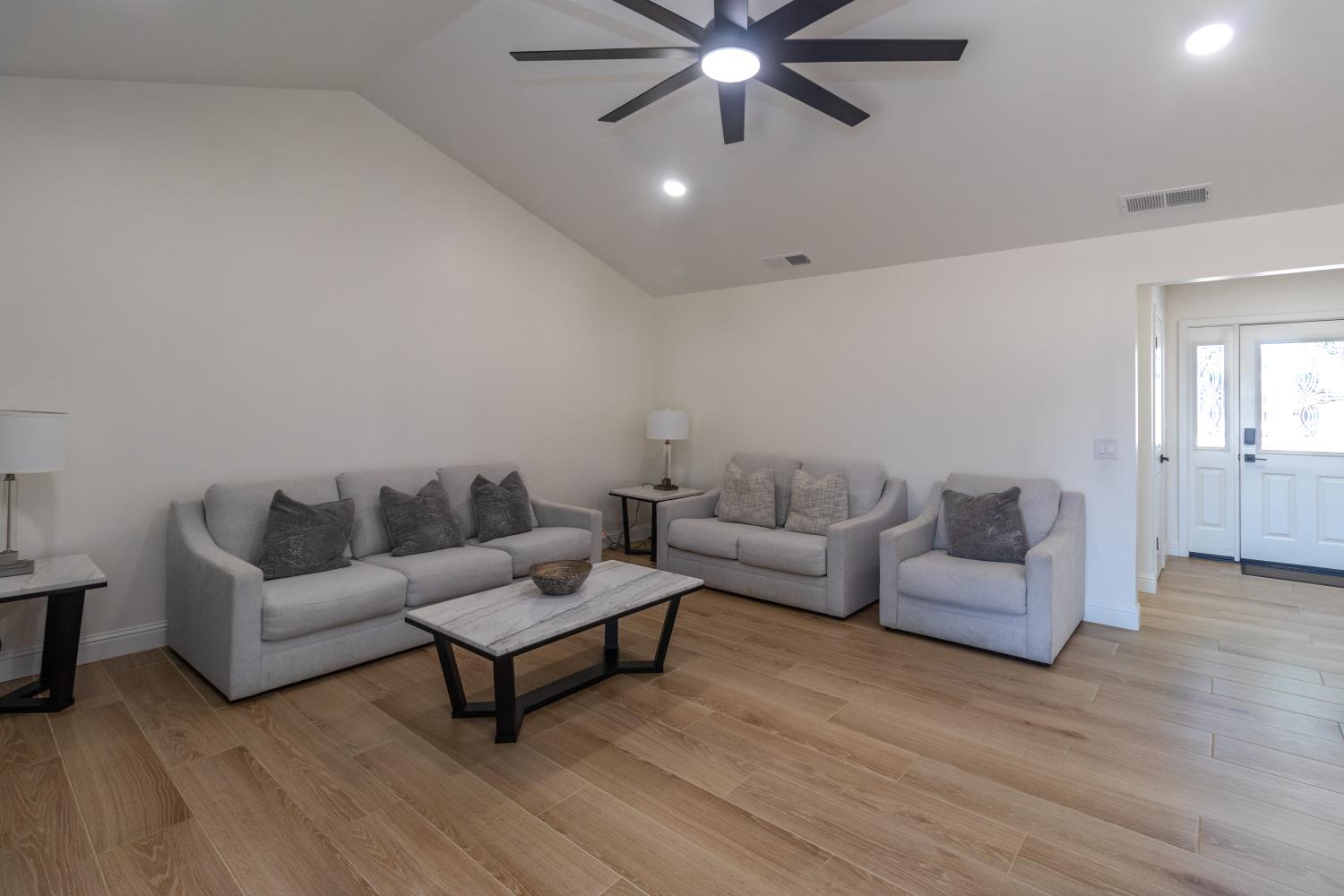10858 N Armstrong Ave, Clovis, CA 93619