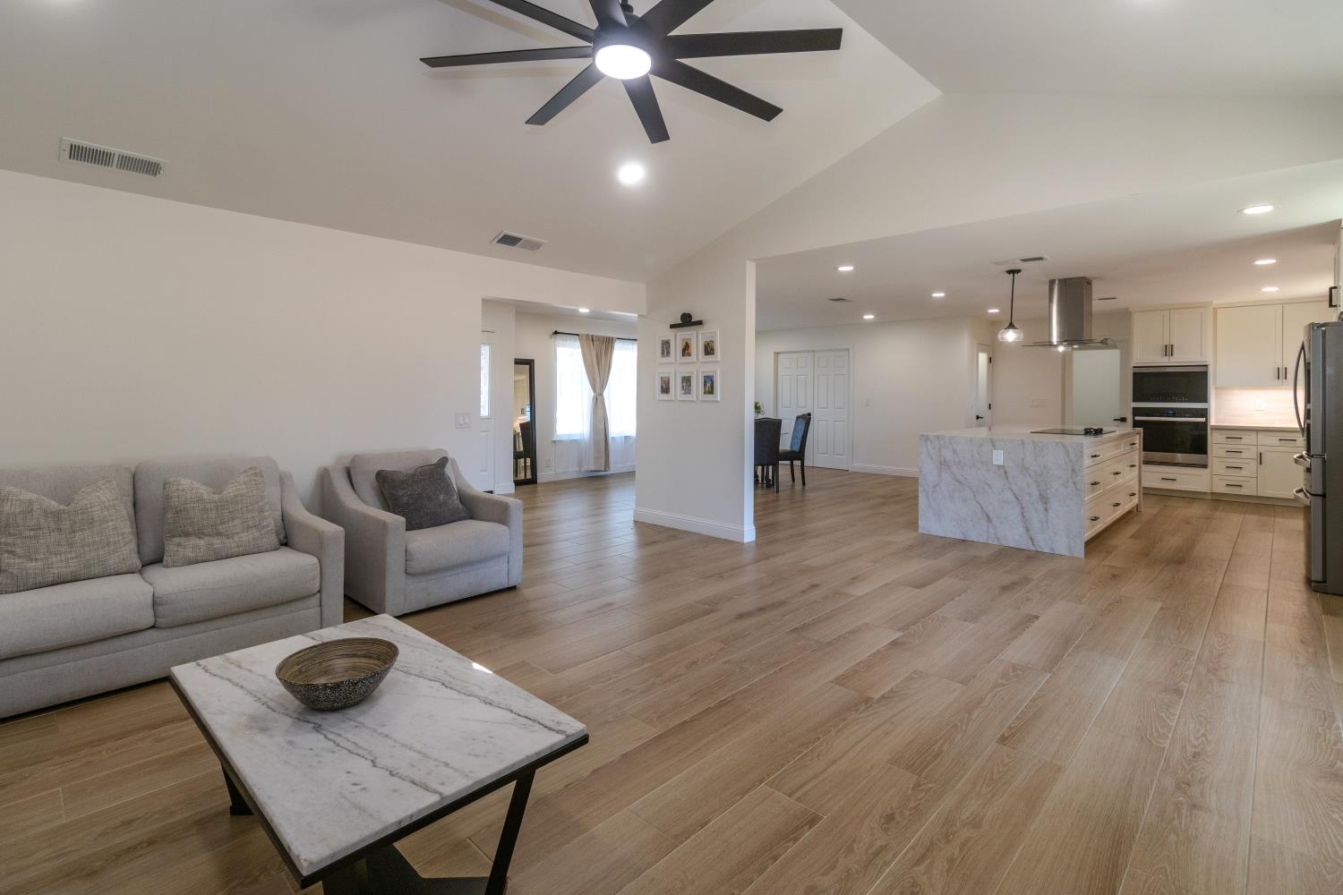 10858 N Armstrong Ave, Clovis, CA 93619