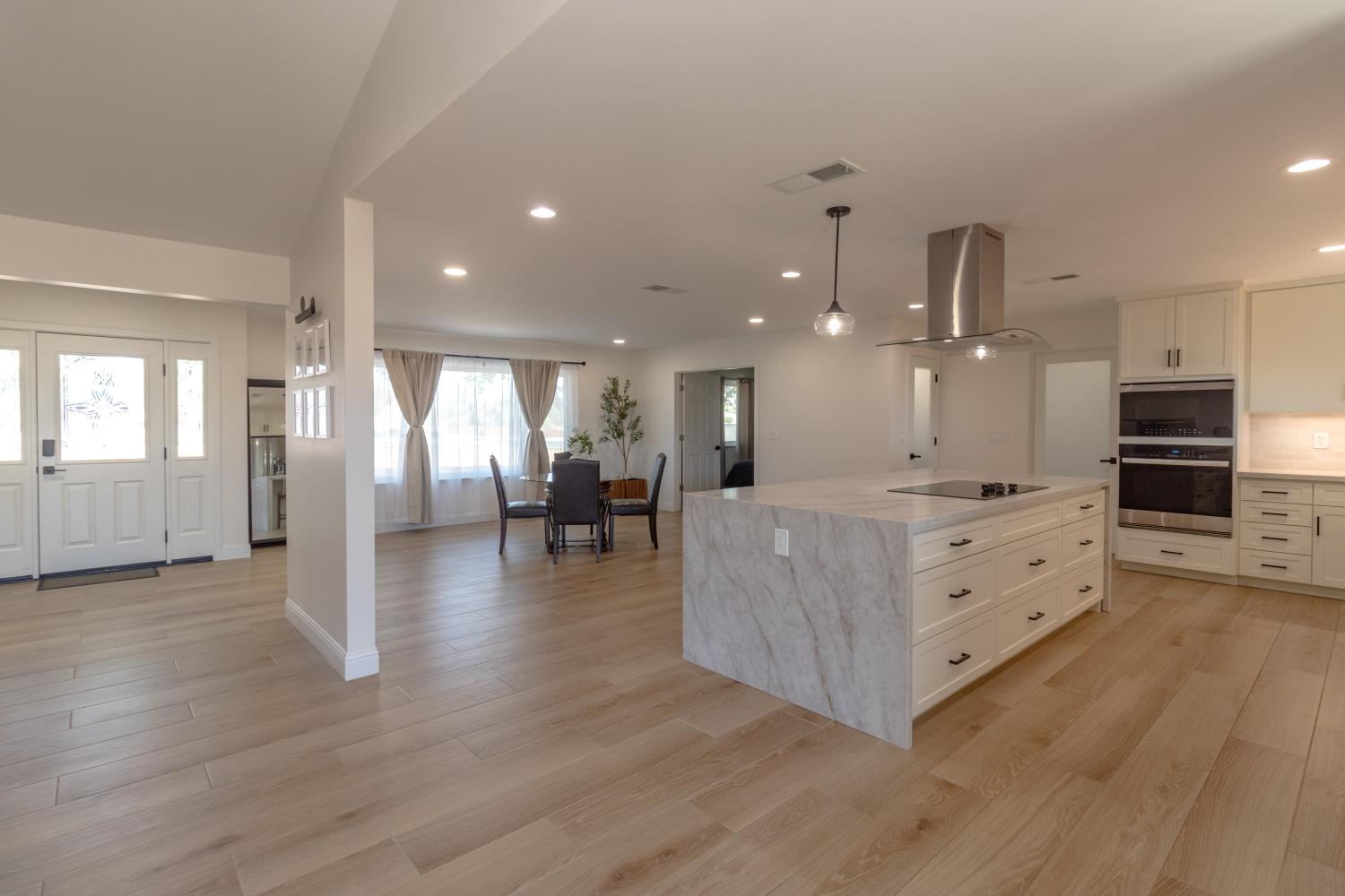 10858 N Armstrong Ave, Clovis, CA 93619