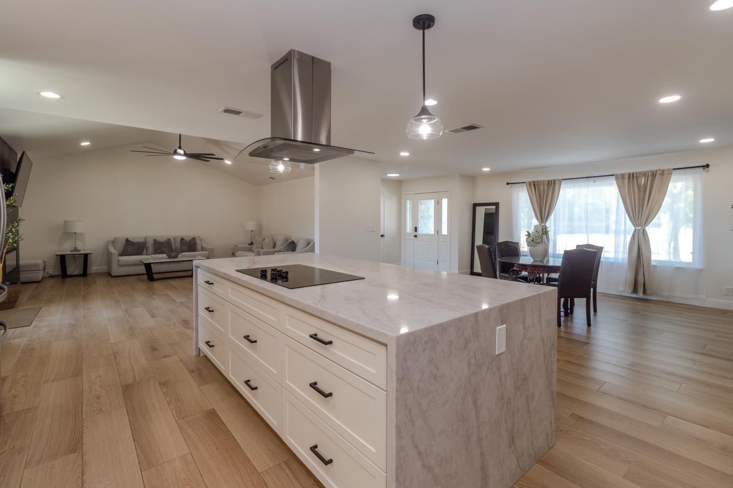 10858 N Armstrong Ave, Clovis, CA 93619