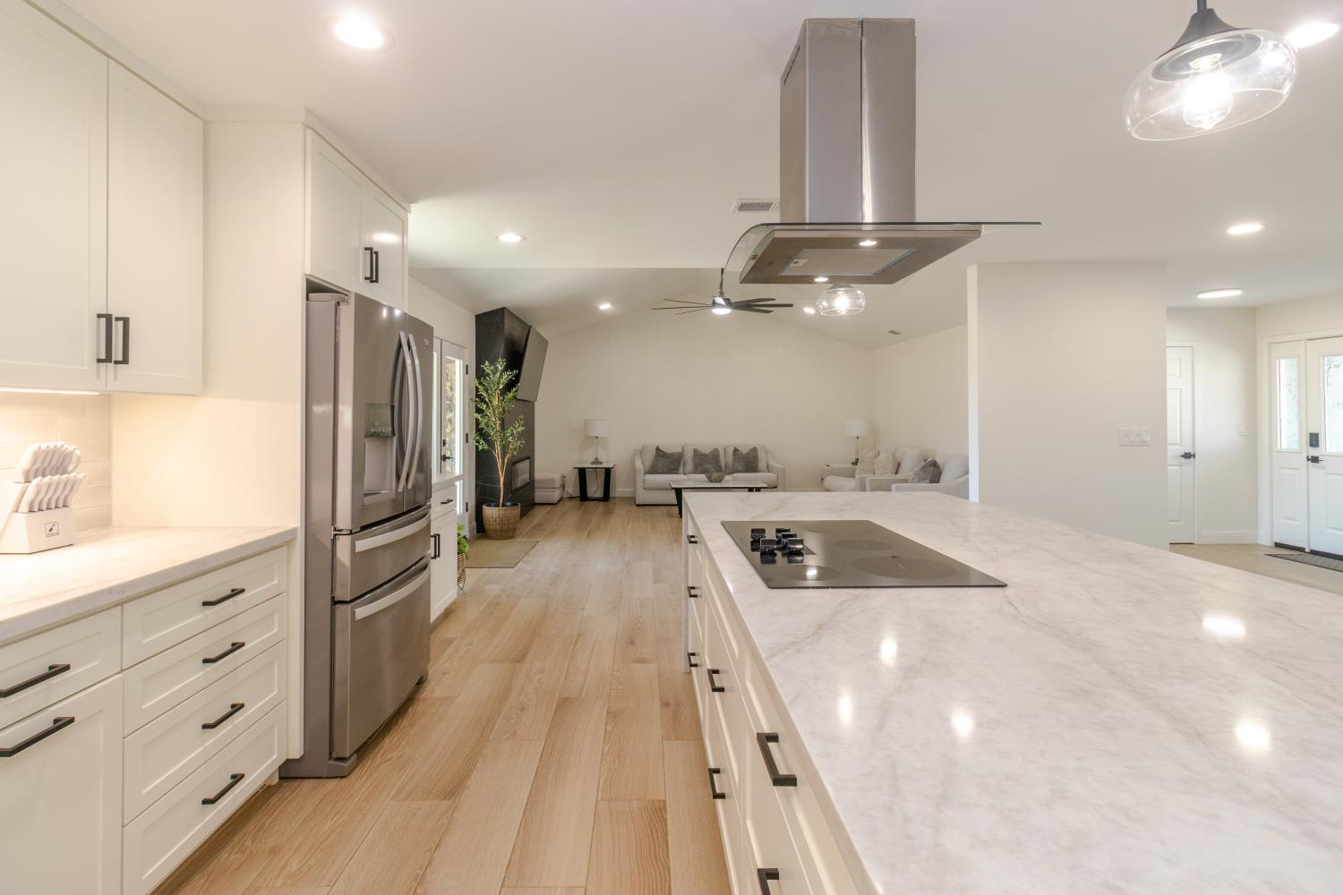 10858 N Armstrong Ave, Clovis, CA 93619