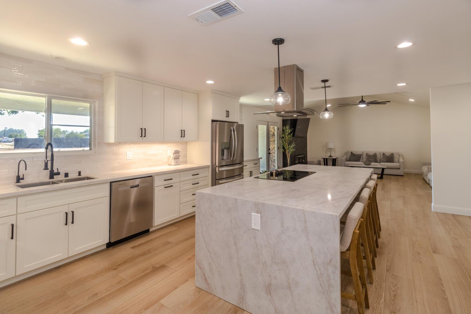 10858 N Armstrong Ave, Clovis, CA 93619