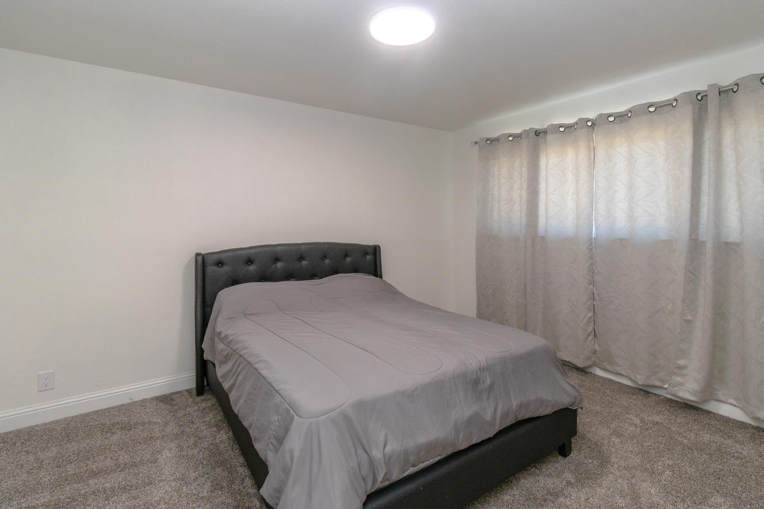 10858 N Armstrong Ave, Clovis, CA 93619