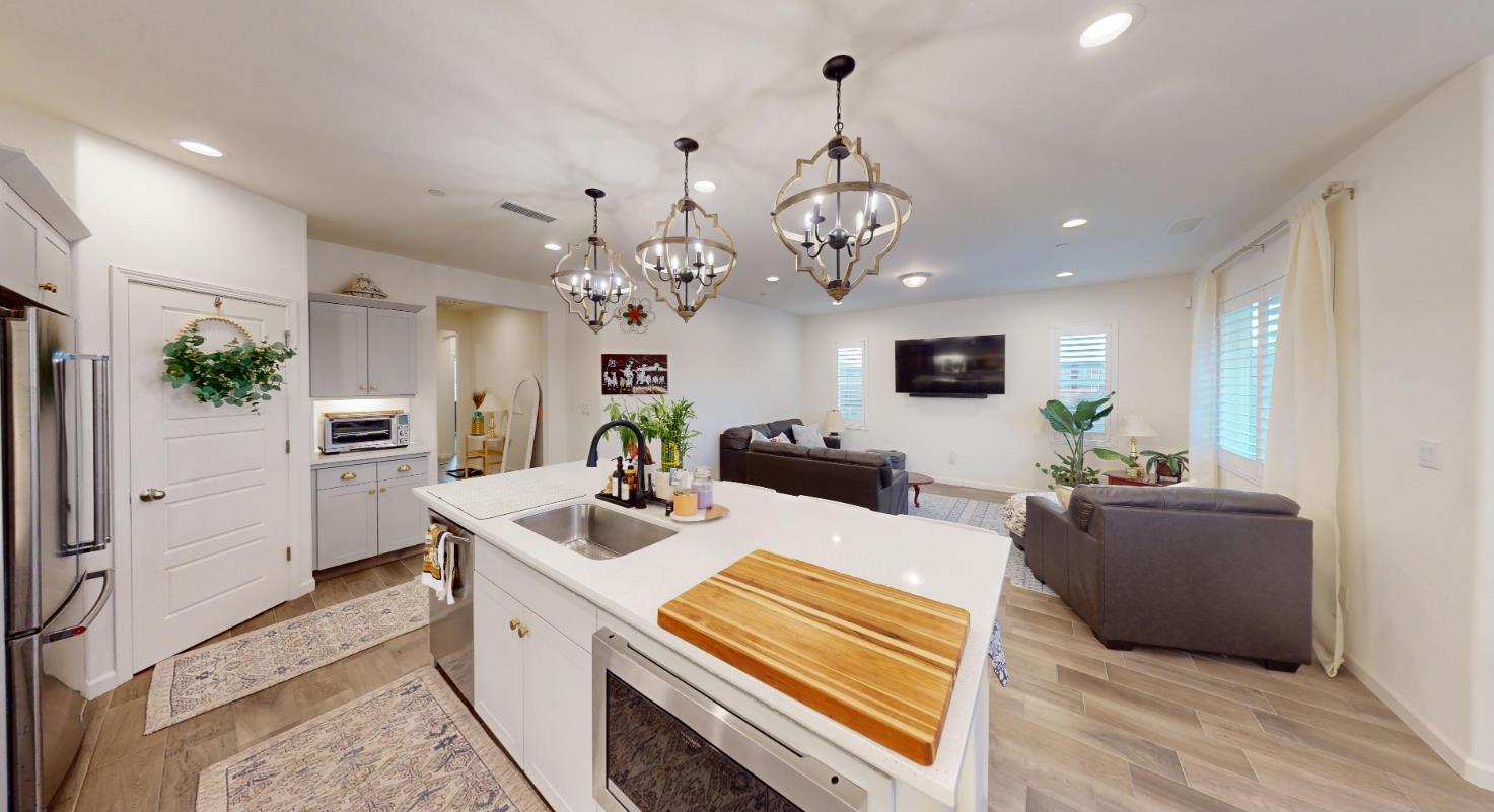 4245 Oak Knoll Rd, Madera, CA 93636