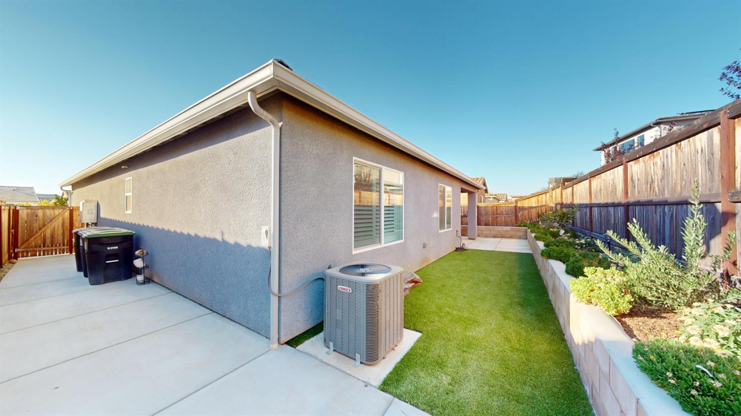 4245 Oak Knoll Rd, Madera, CA 93636