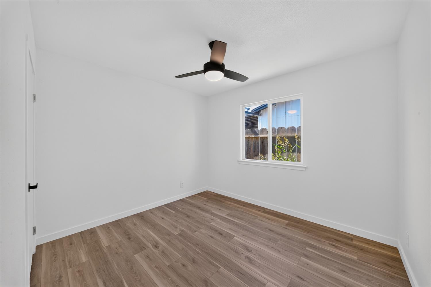 27366 Parkwood Ave, Madera, CA 93637