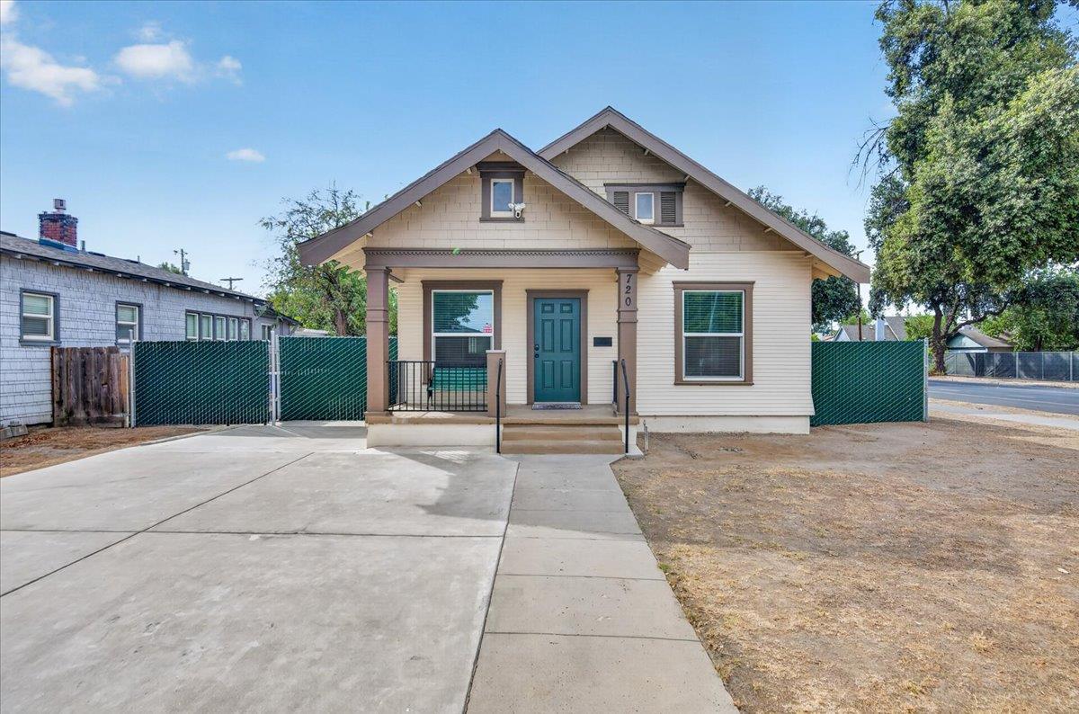 720 E Dudley Ave, Fresno, CA 93728