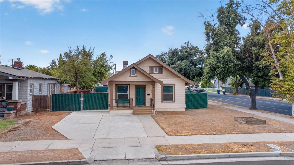 720 E Dudley Ave, Fresno, CA 93728