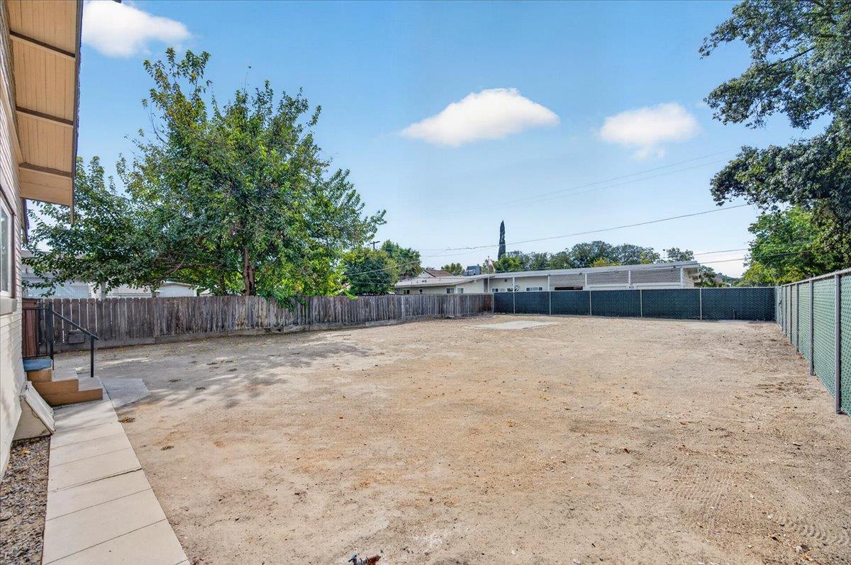 720 E Dudley Ave, Fresno, CA 93728