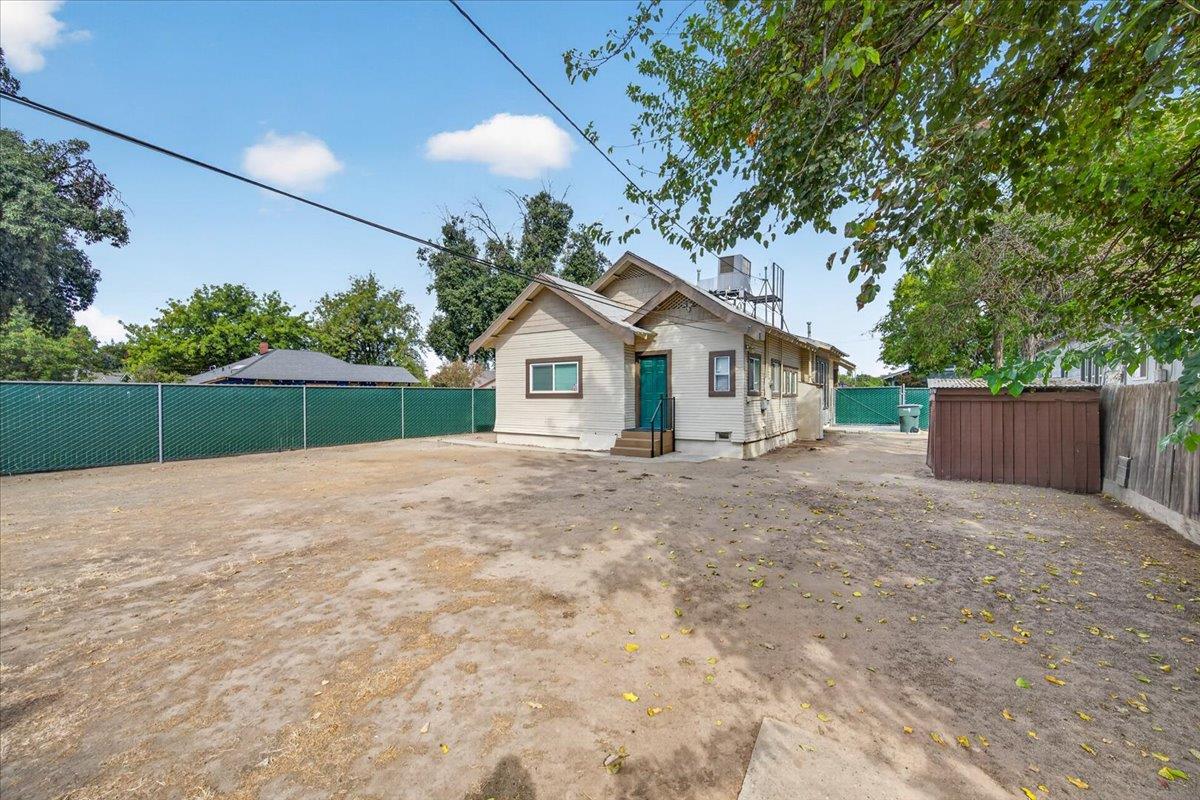 720 E Dudley Ave, Fresno, CA 93728