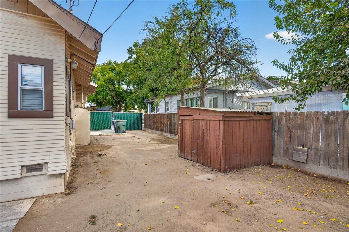 720 E Dudley Ave, Fresno, CA 93728