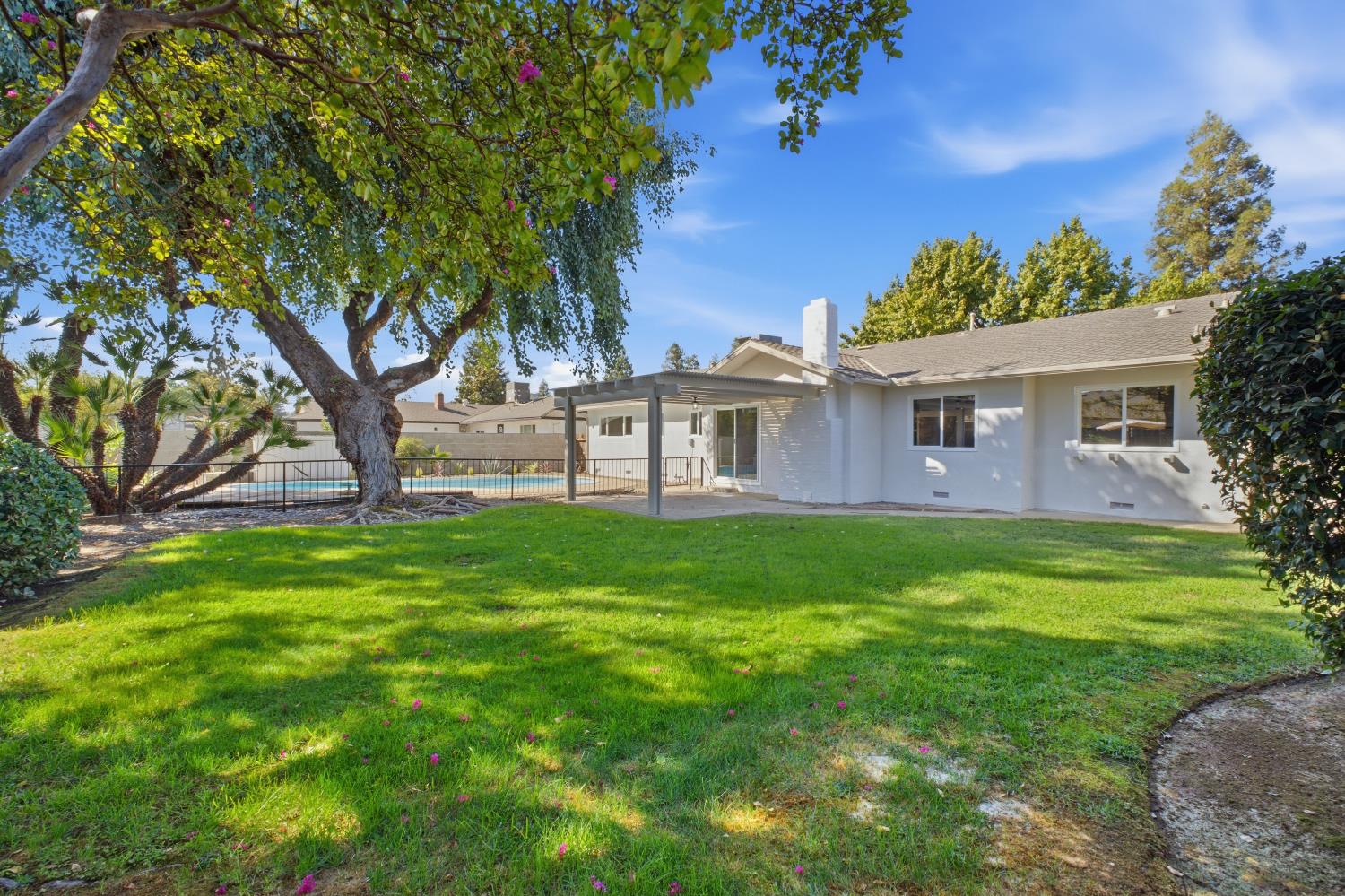 1553 W Palo Alto Ave, Fresno, CA 93711