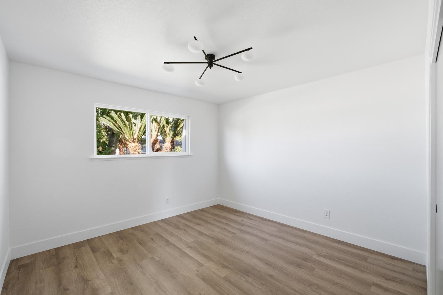 1553 W Palo Alto Ave, Fresno, CA 93711