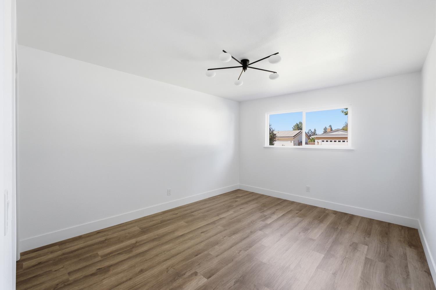1553 W Palo Alto Ave, Fresno, CA 93711