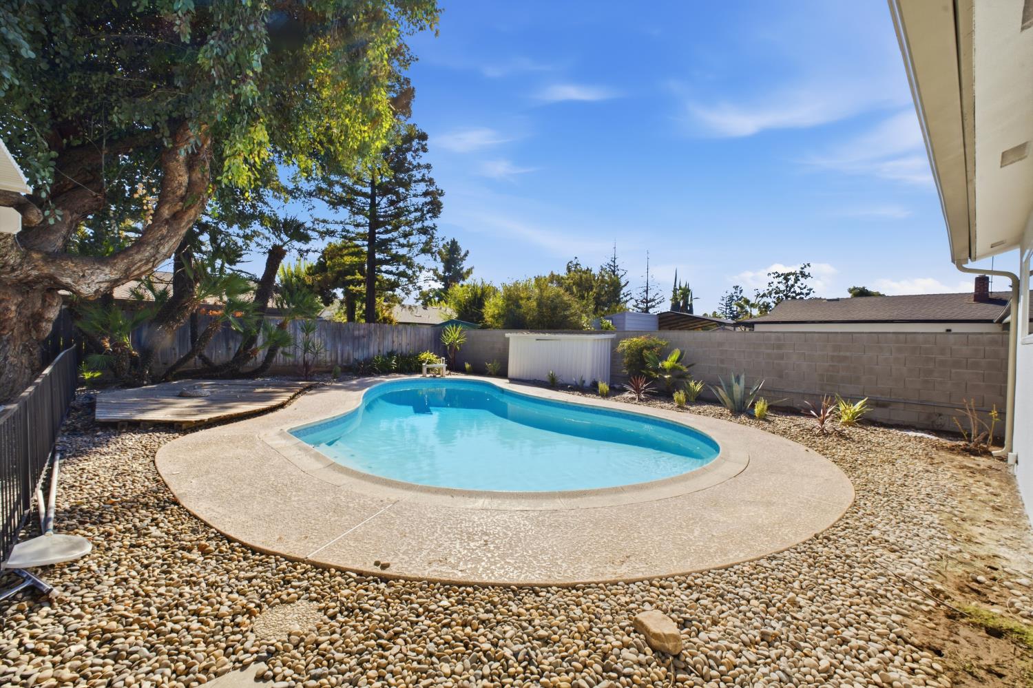 1553 W Palo Alto Ave, Fresno, CA 93711
