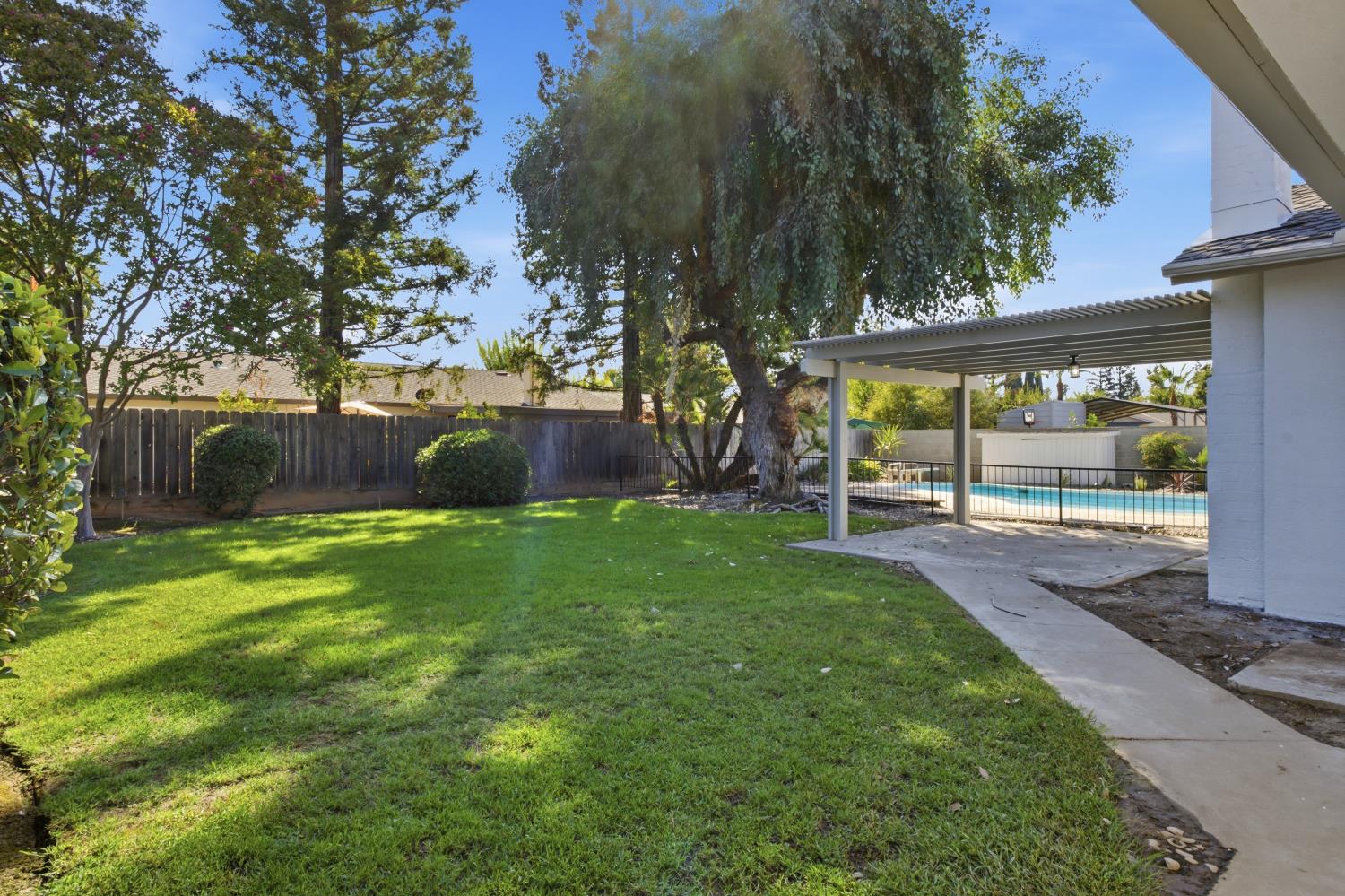 1553 W Palo Alto Ave, Fresno, CA 93711