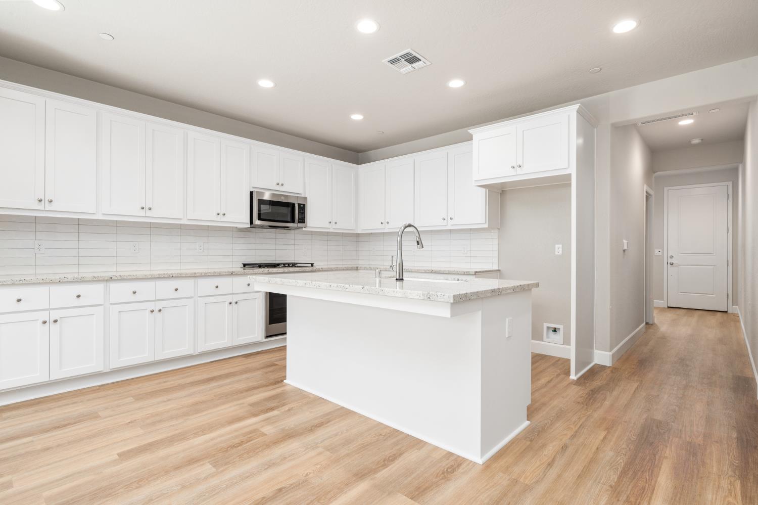 958 Ponderosa Way W, Madera, CA 93636