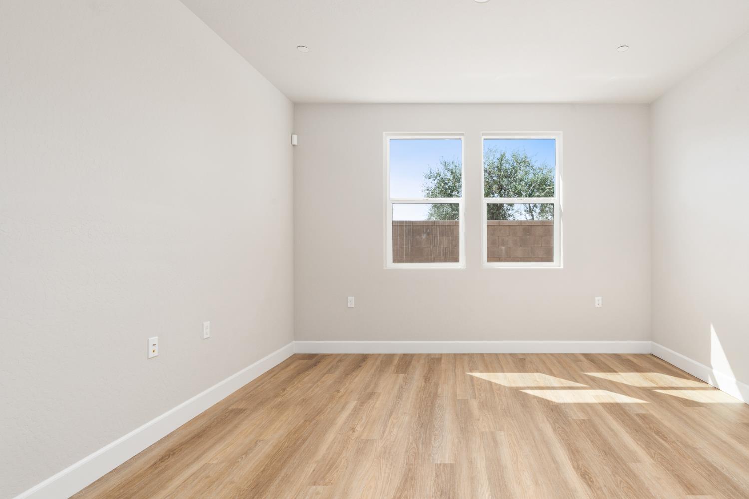 958 Ponderosa Way W, Madera, CA 93636