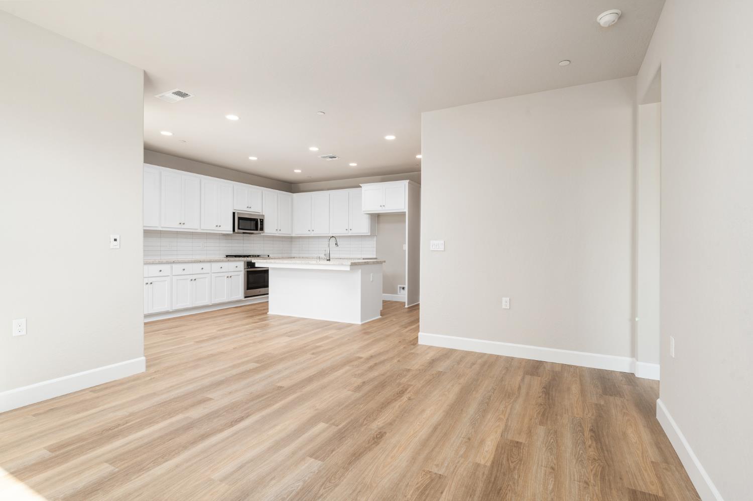 958 Ponderosa Way W, Madera, CA 93636