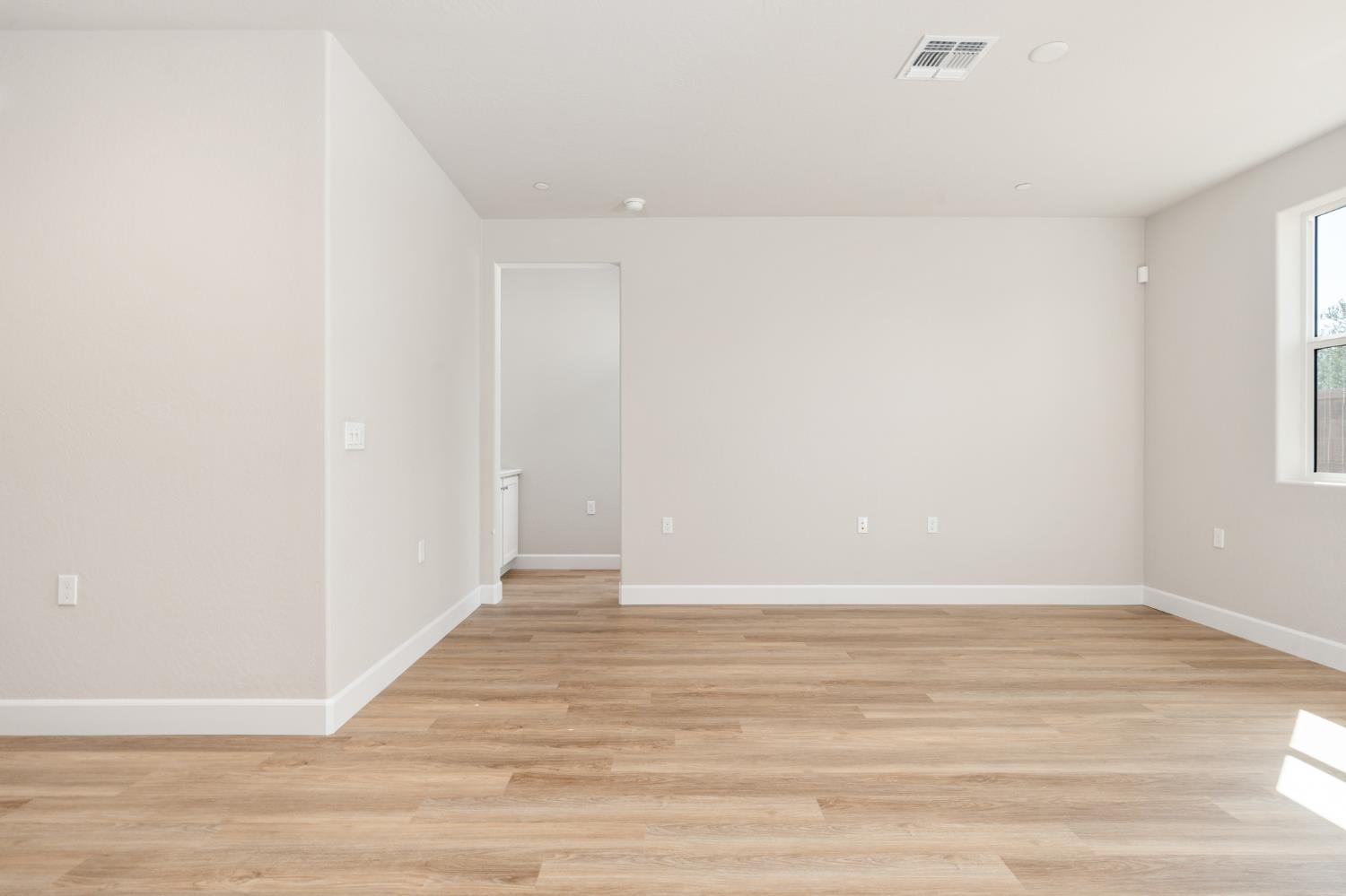 958 Ponderosa Way W, Madera, CA 93636