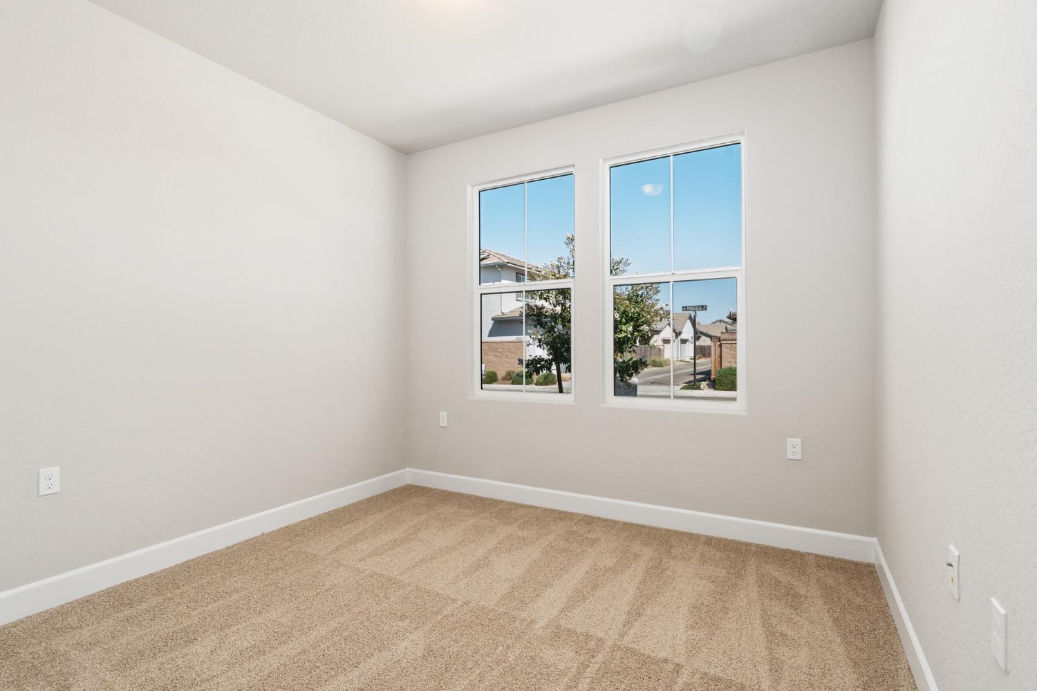 958 Ponderosa Way W, Madera, CA 93636