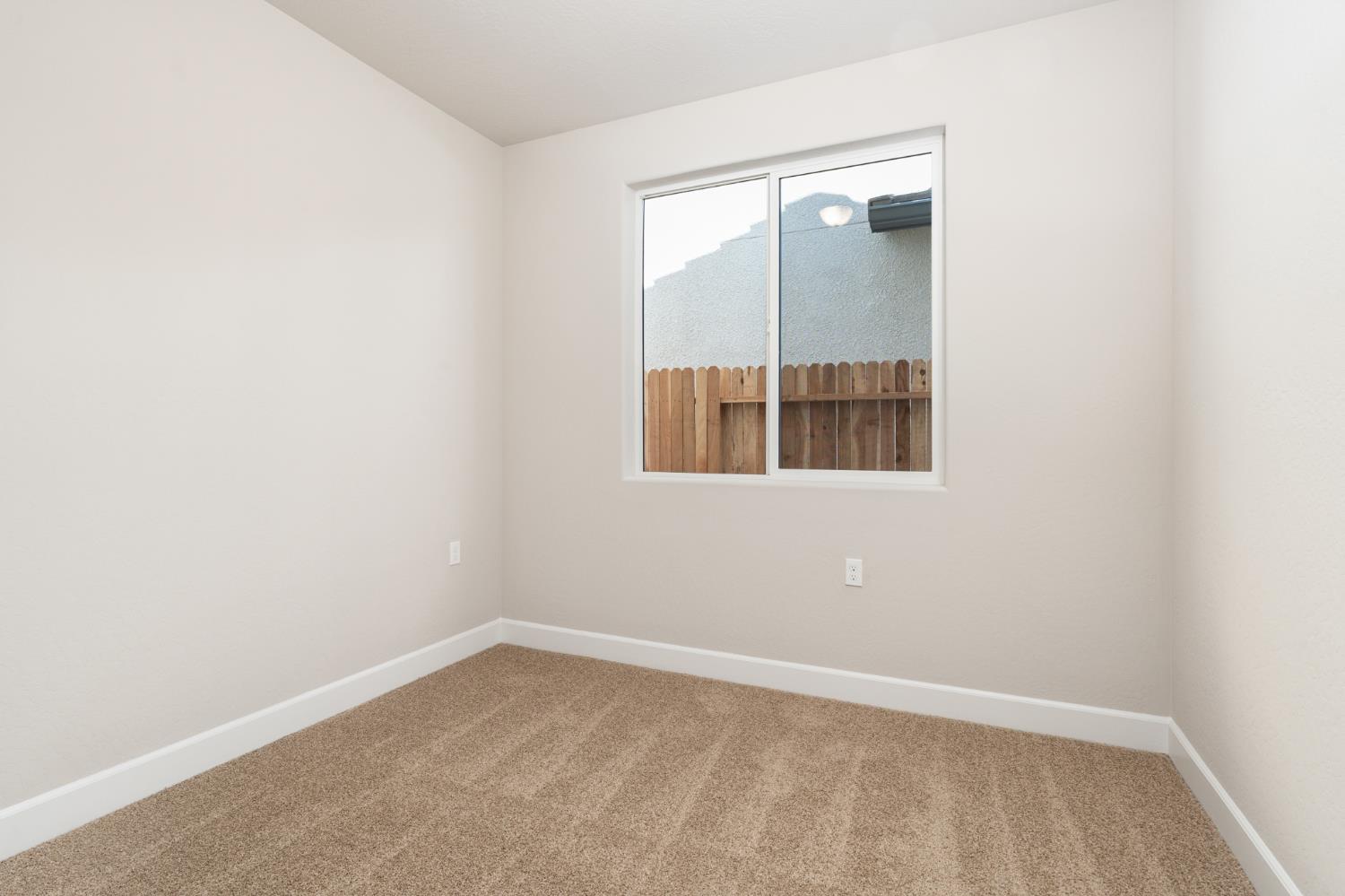 958 Ponderosa Way W, Madera, CA 93636