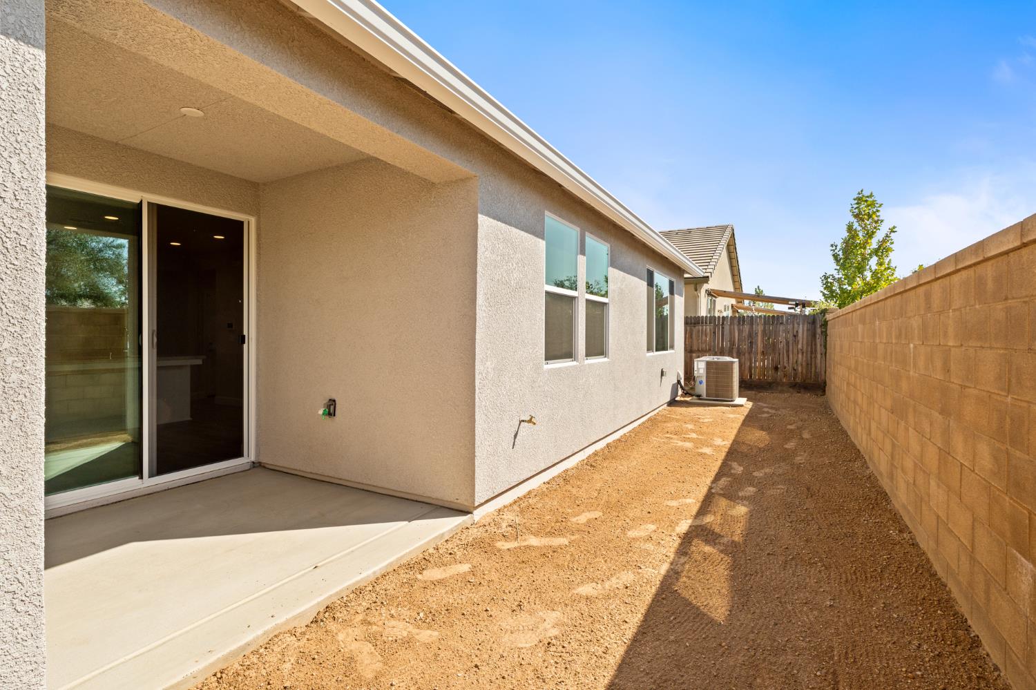 958 Ponderosa Way W, Madera, CA 93636
