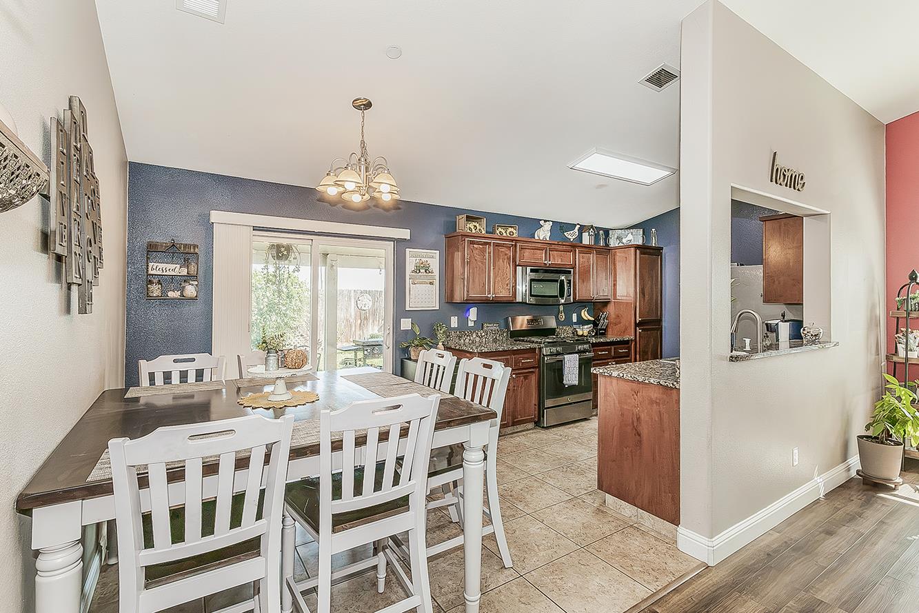 2070 Park Ave, Sanger, CA 93657