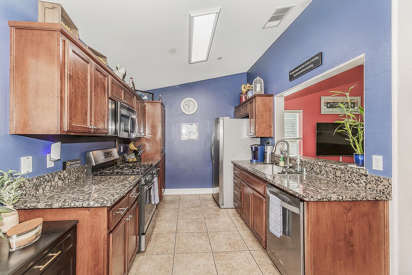 2070 Park Ave, Sanger, CA 93657