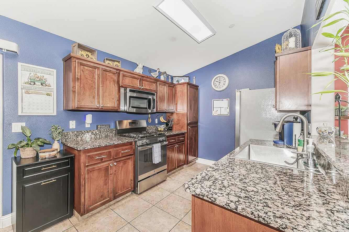 2070 Park Ave, Sanger, CA 93657