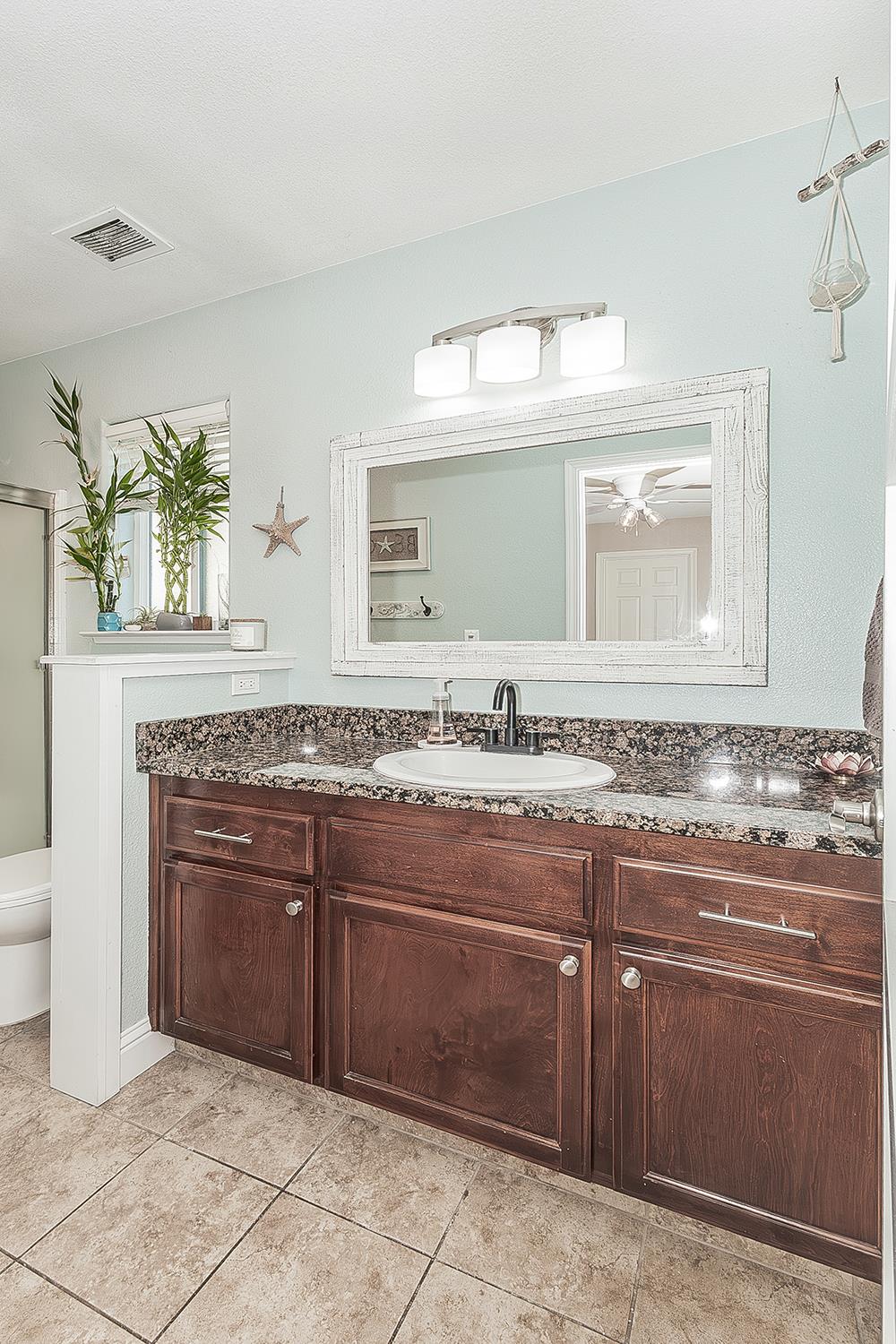 2070 Park Ave, Sanger, CA 93657