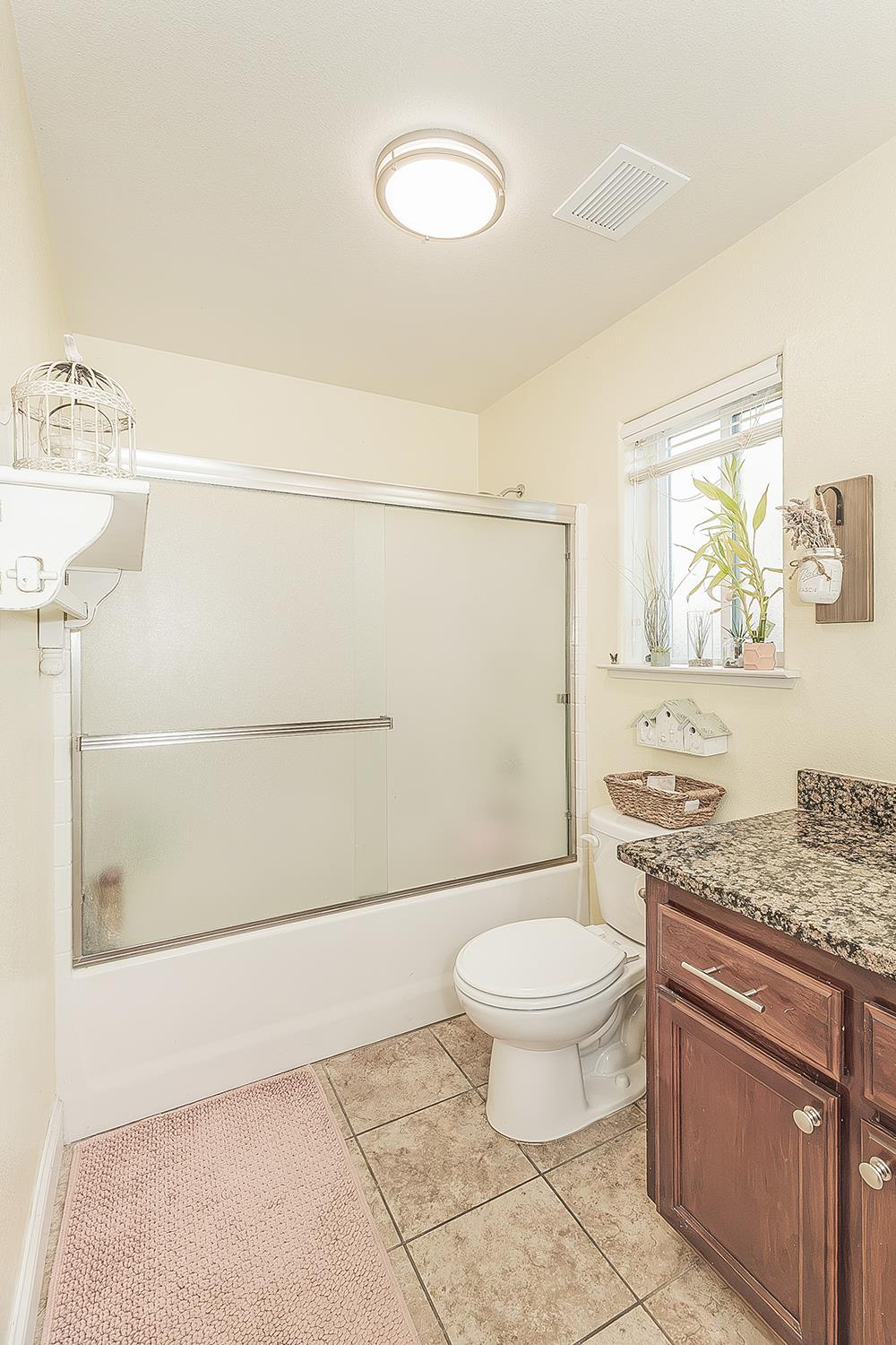 2070 Park Ave, Sanger, CA 93657
