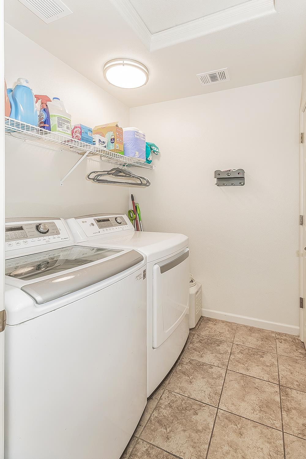 2070 Park Ave, Sanger, CA 93657