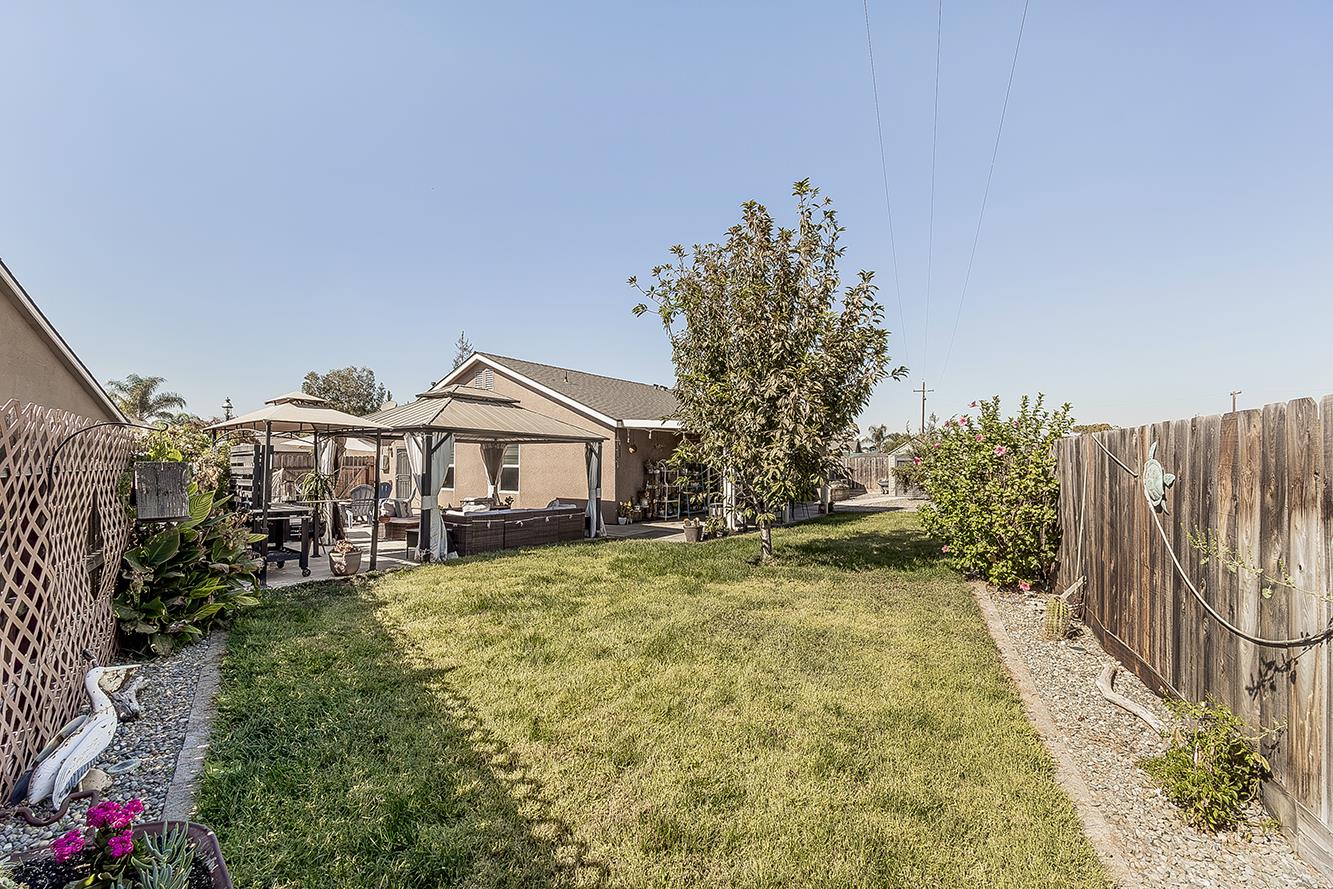 2070 Park Ave, Sanger, CA 93657