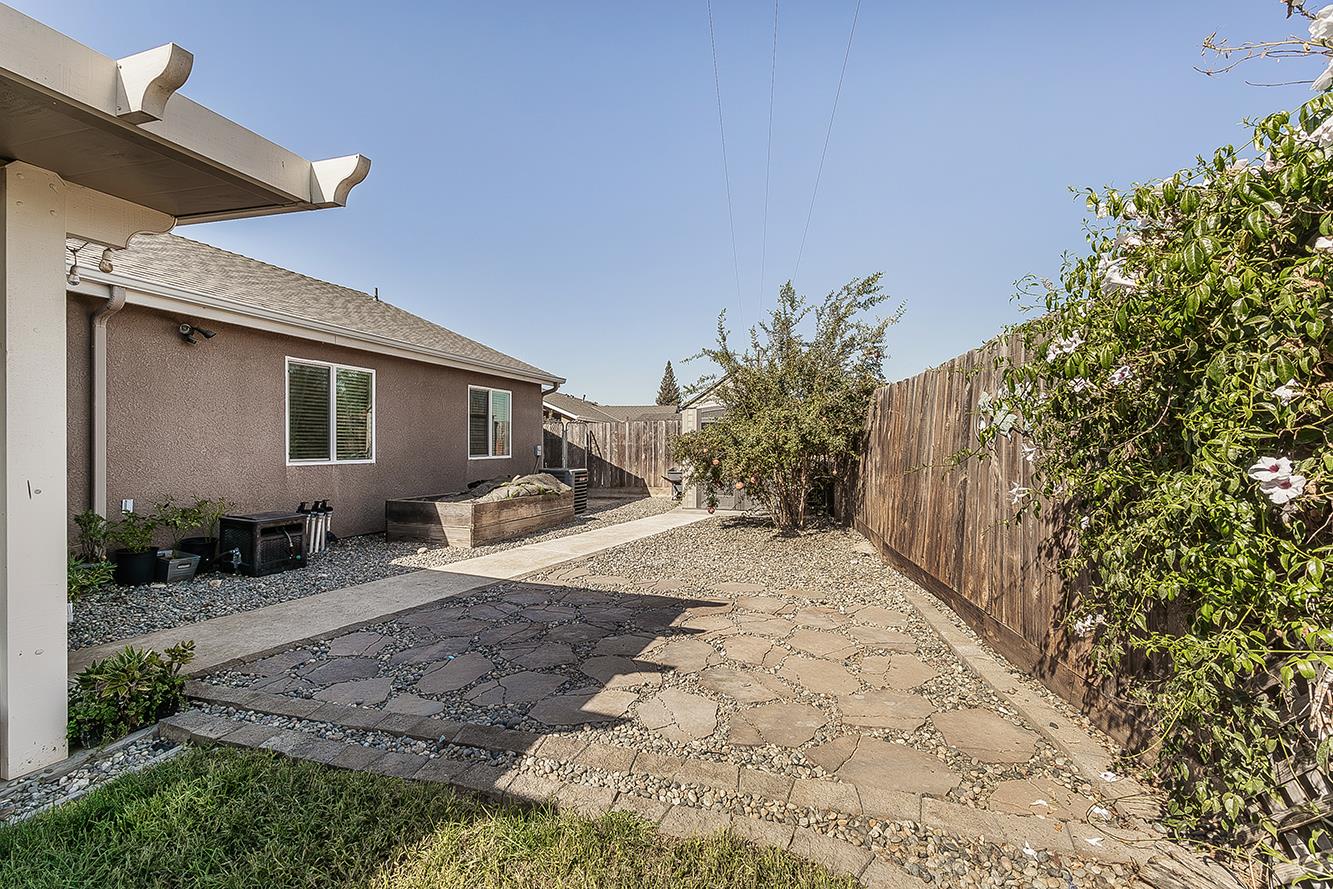 2070 Park Ave, Sanger, CA 93657