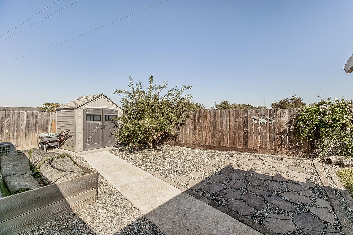 2070 Park Ave, Sanger, CA 93657