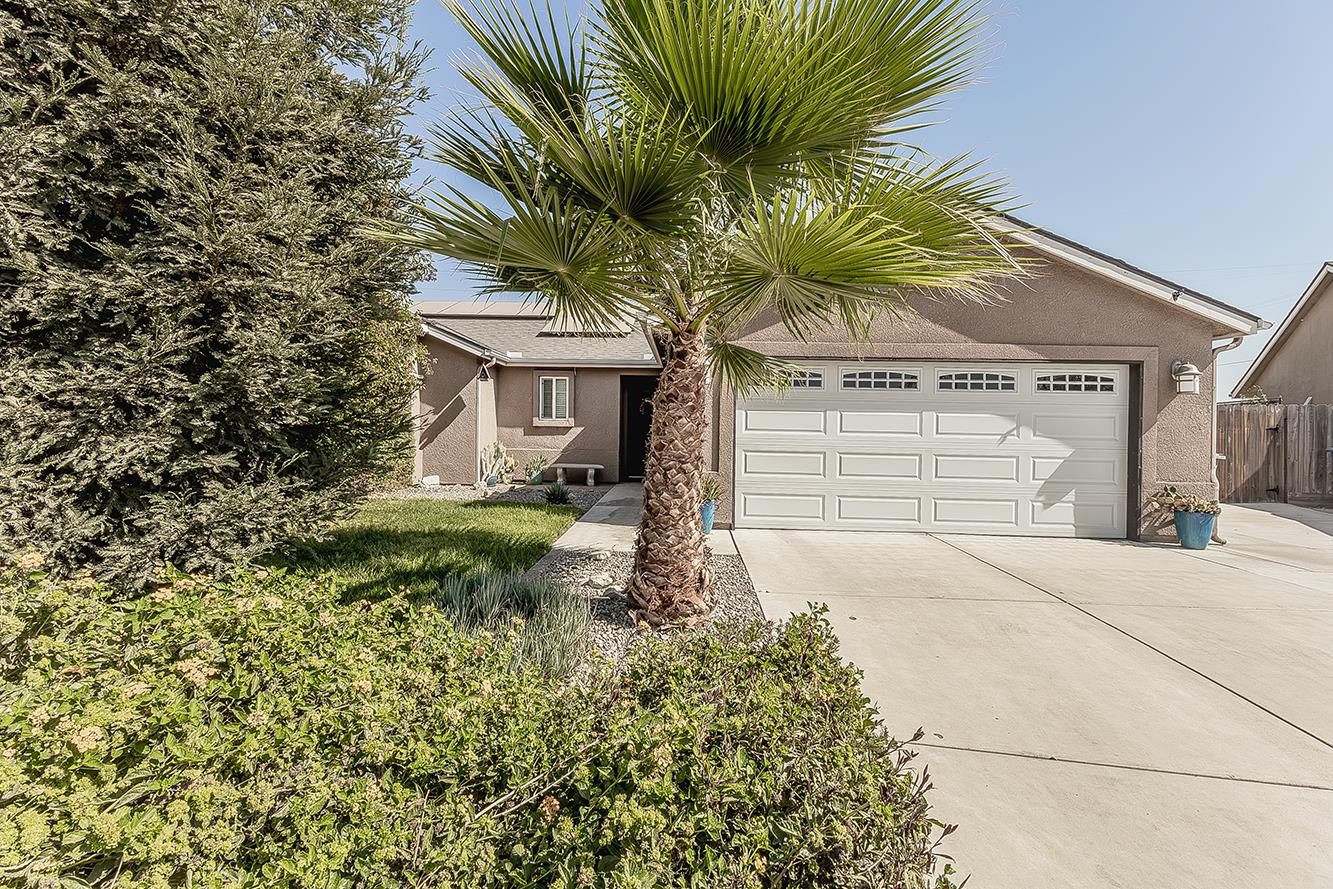 2070 Park Ave, Sanger, CA 93657