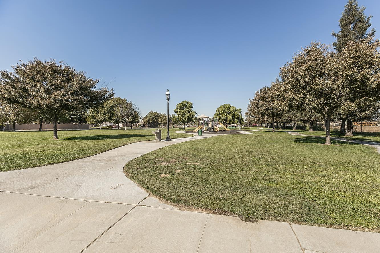 2070 Park Ave, Sanger, CA 93657